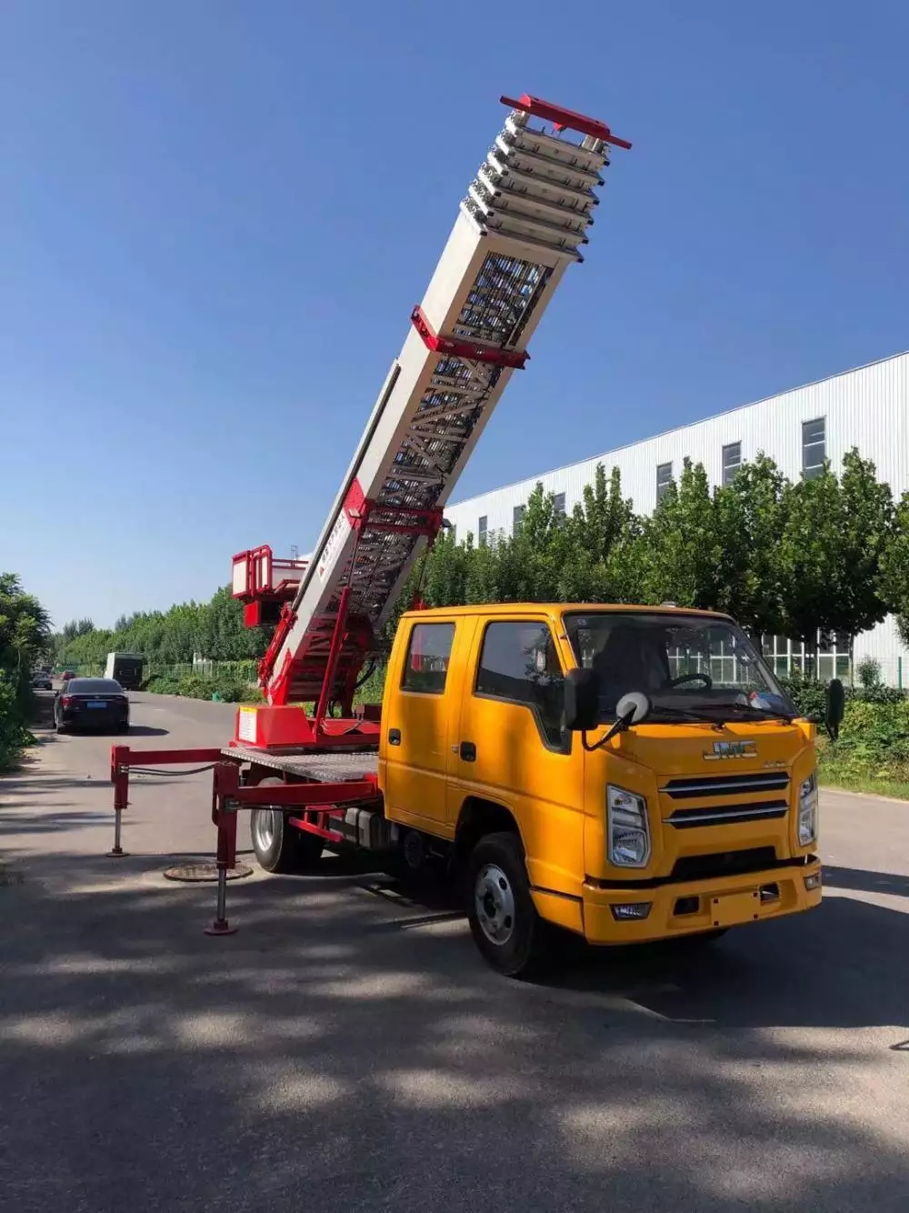 雷山附近的云梯车出租服务：轻松解决高空作业需求